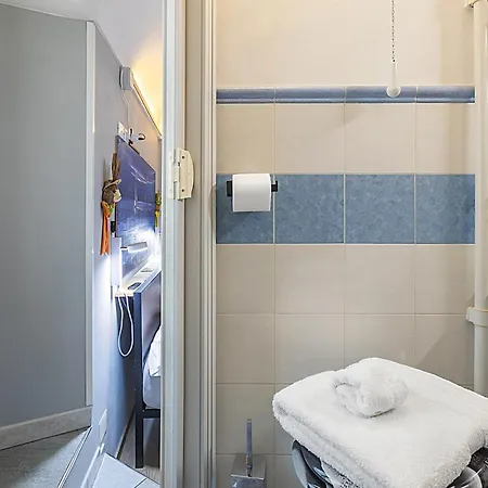 Domus Piazza Brigida Near Beach & Casino - Happy Rentals شقة *