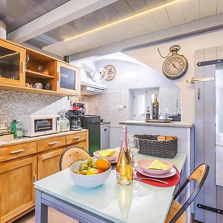 Domus Piazza Brigida Near & Casino - Happy Apartman *