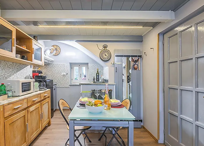 Apartment Domus Piazza Brigida - Happy